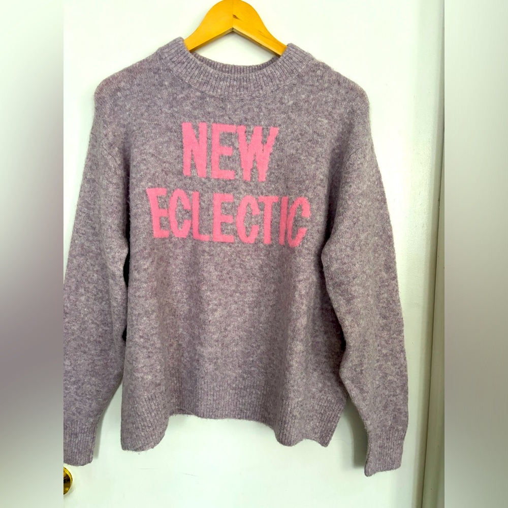H&M wool sweater. Oversized fit, great to layer in the winter. Size S.
